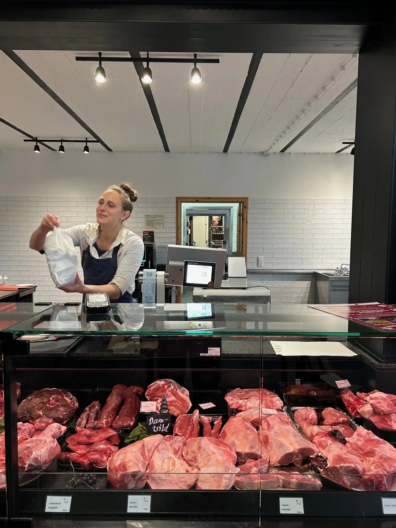 Frischetheke im Hofladen